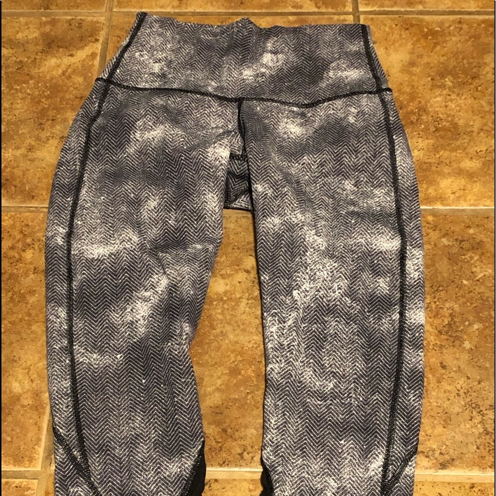 ❤️Lululemon cropped leggings size 6